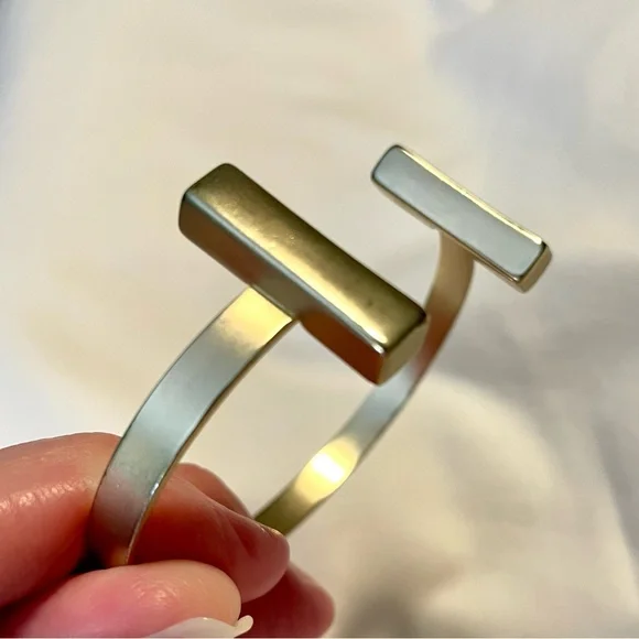 *EUC* Banana Republic Gold Plated Open End “T” Bar Cuff Bracelet-Diameter 2 3/4” - Picture 7 of 8